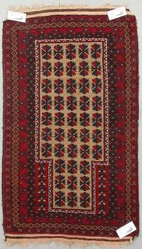 BÖNEMATTA, orientalisk. 128 x 77.