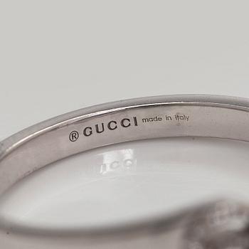 Gucci, an 18K white gold 'GG Running' ring with diamonds.