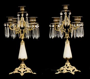 KANDELABRAR, ett par. Nyrokoko, 1800-talets slut.