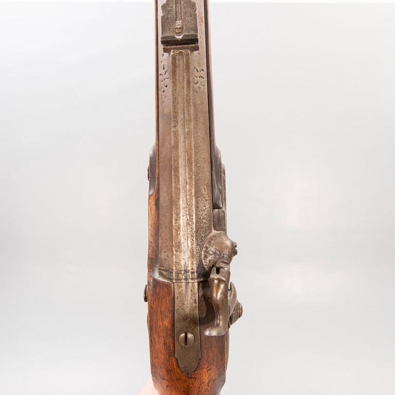 A percussion shotgun, carbine, 19th Century.
