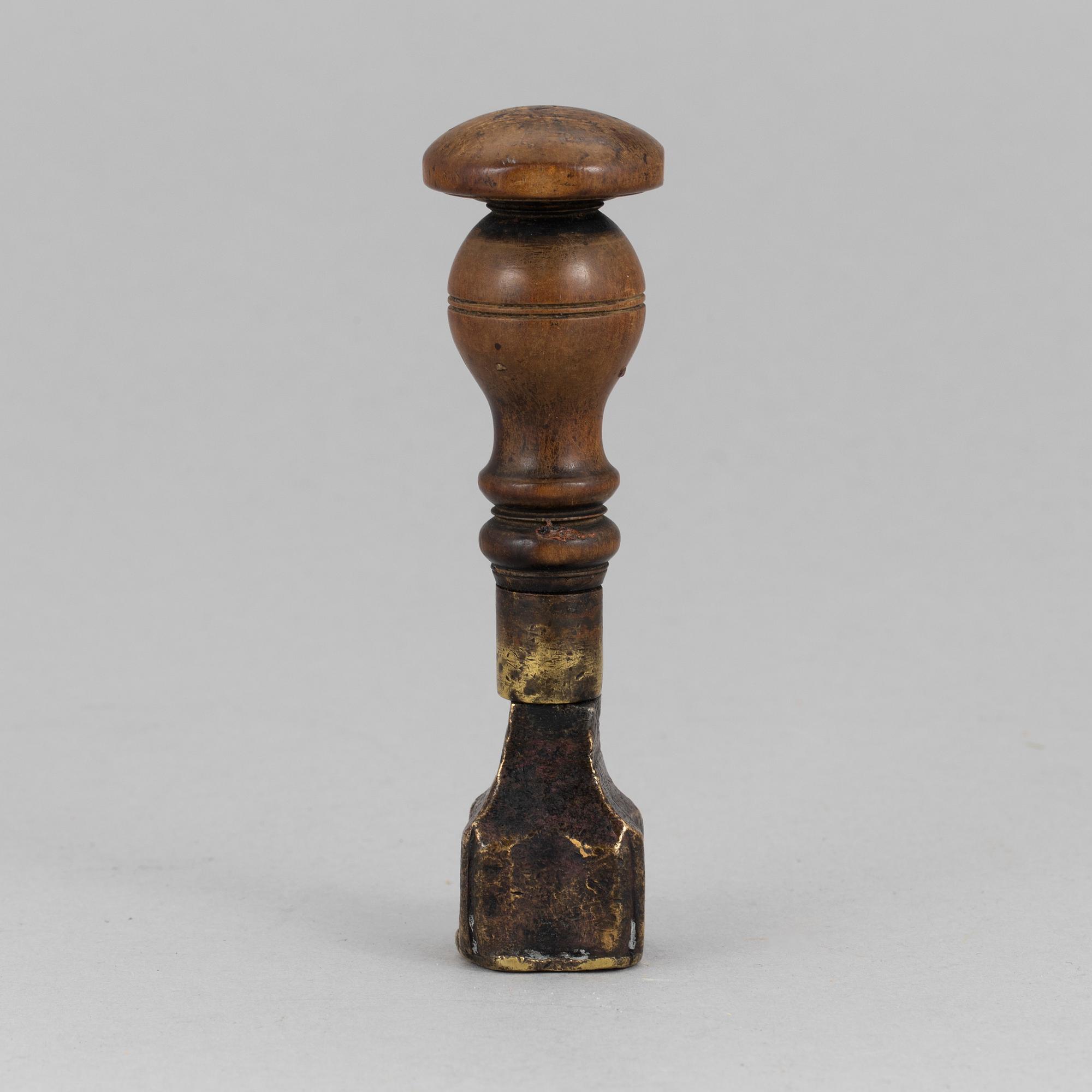 A 18th century glove makers seal.