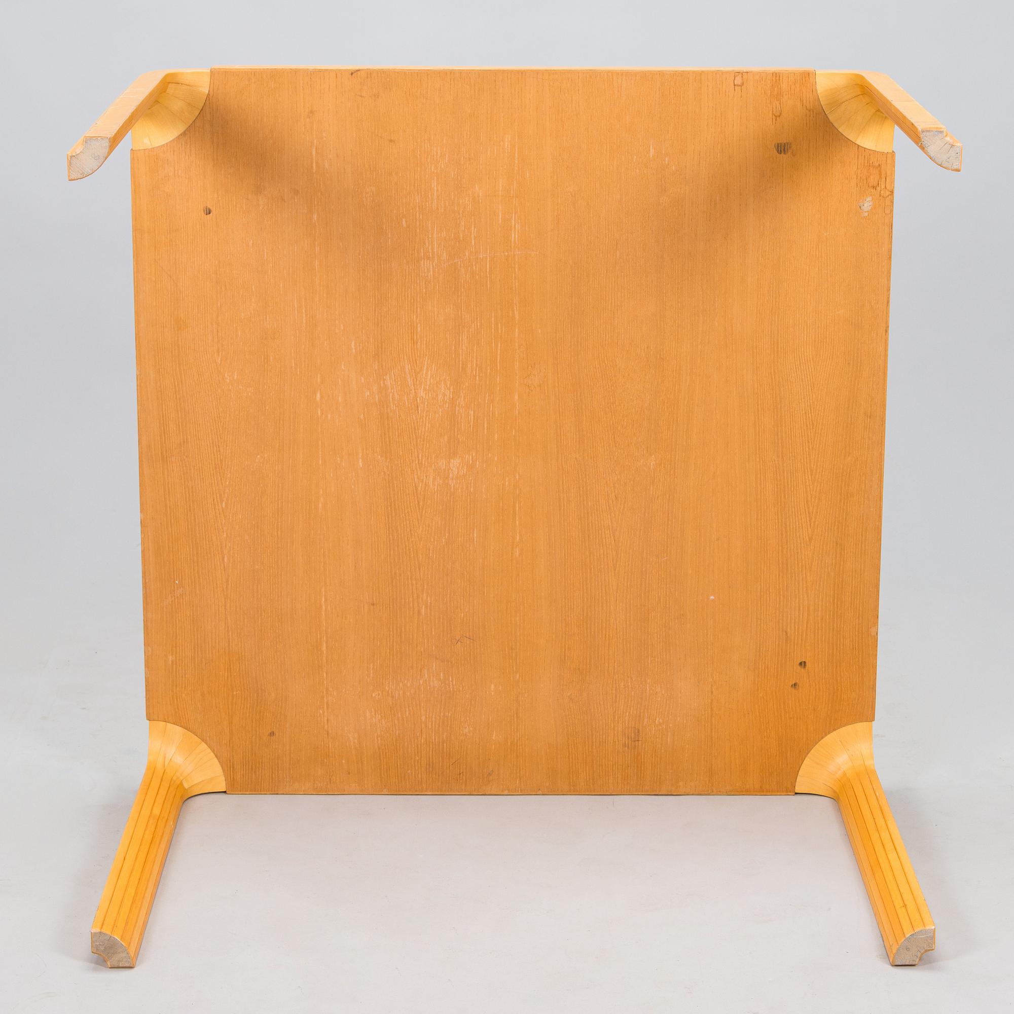 Alvar Aalto, sohvapöytä, malli MX800B, Artek 1960-luku.