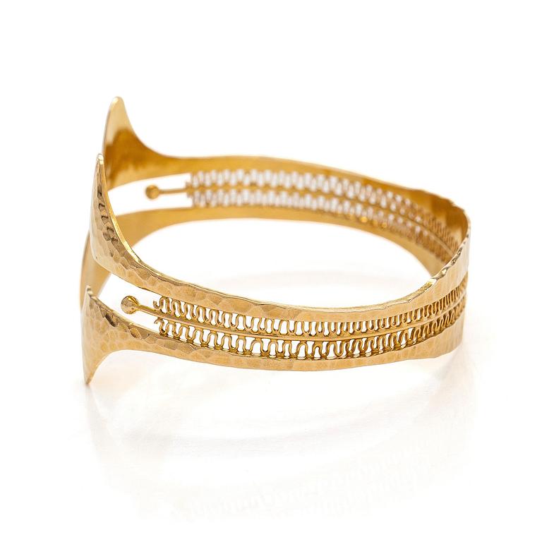 Tapio Wirkkala, rannekoru, "Viikinkiranne", 18K kultaa, 1960-luku.