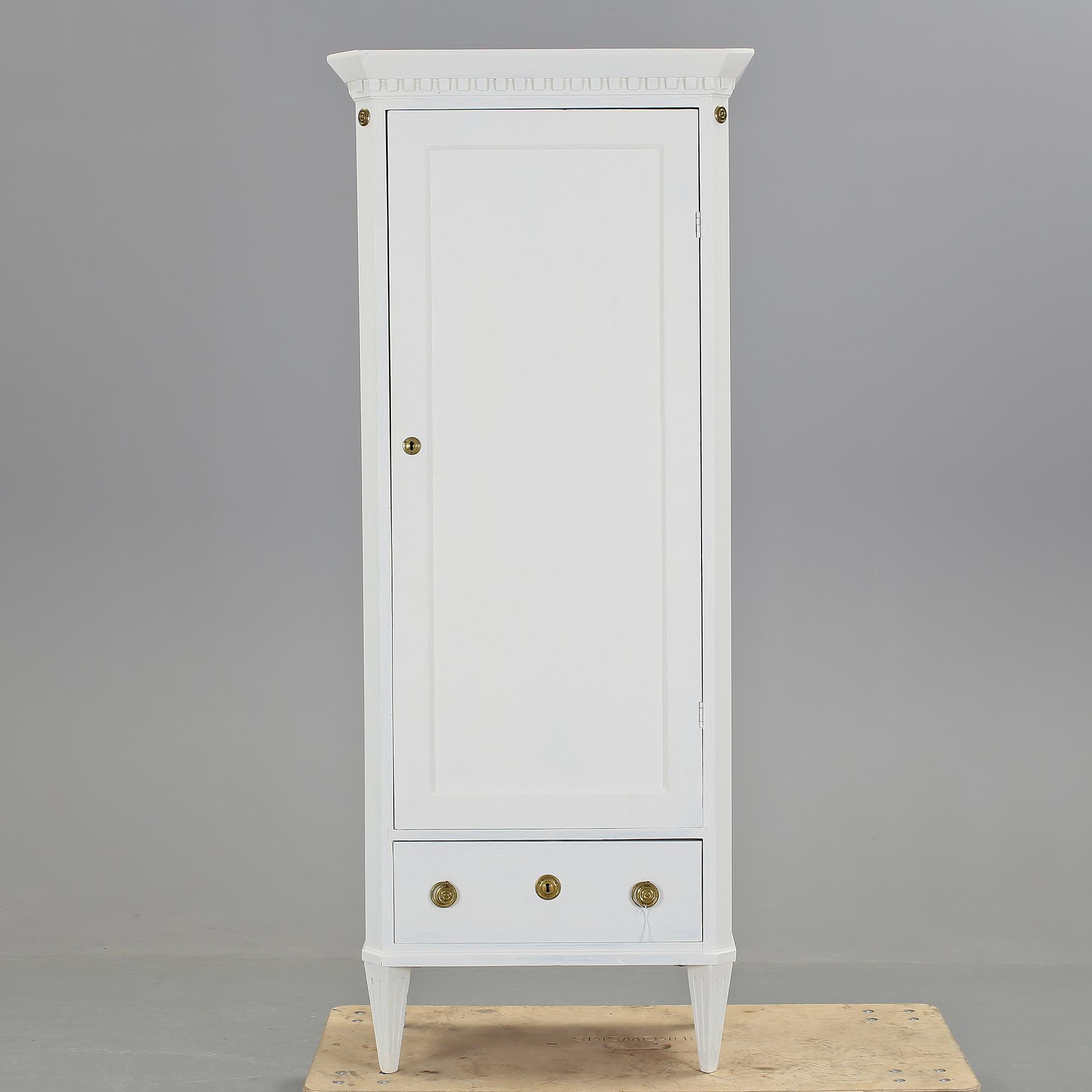 KLÄDSKÅP, tidigt 1900-tal.