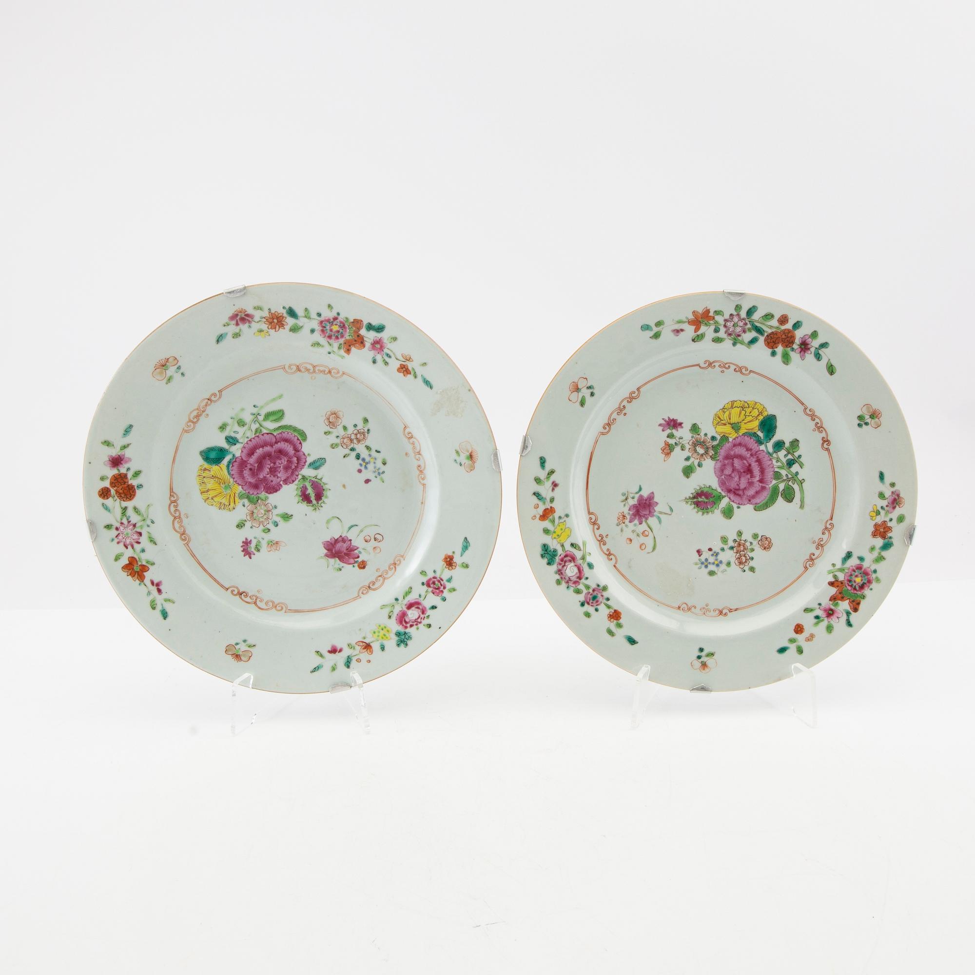 A Pais of familjen Rose dishes, Qing qynasty, Qianlong (1736-95).