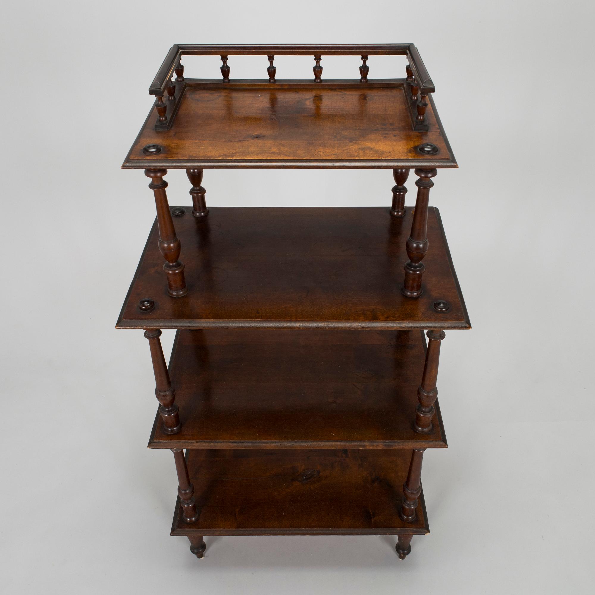 A late 19th-century Étagère.