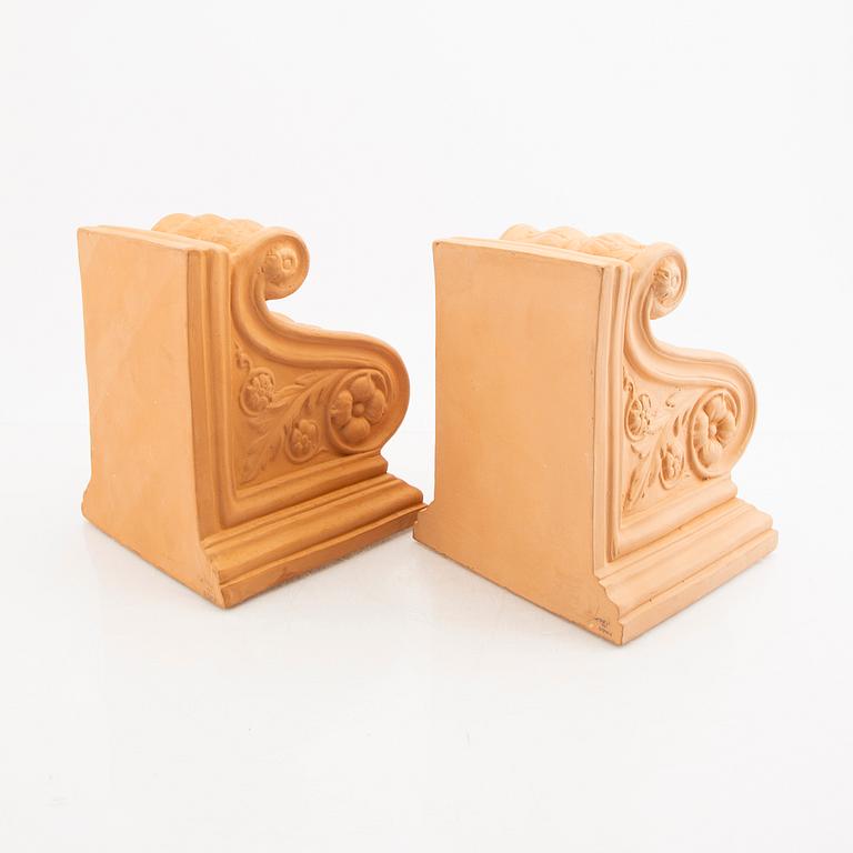Alberto Poletti, troligen, bokstöd/dekorelement, 
1 par, terracotta, Impruneta Florence, Italien.