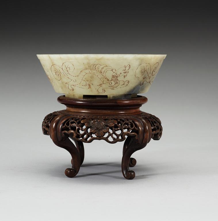 A nephrite bowl, Qing dynasty.