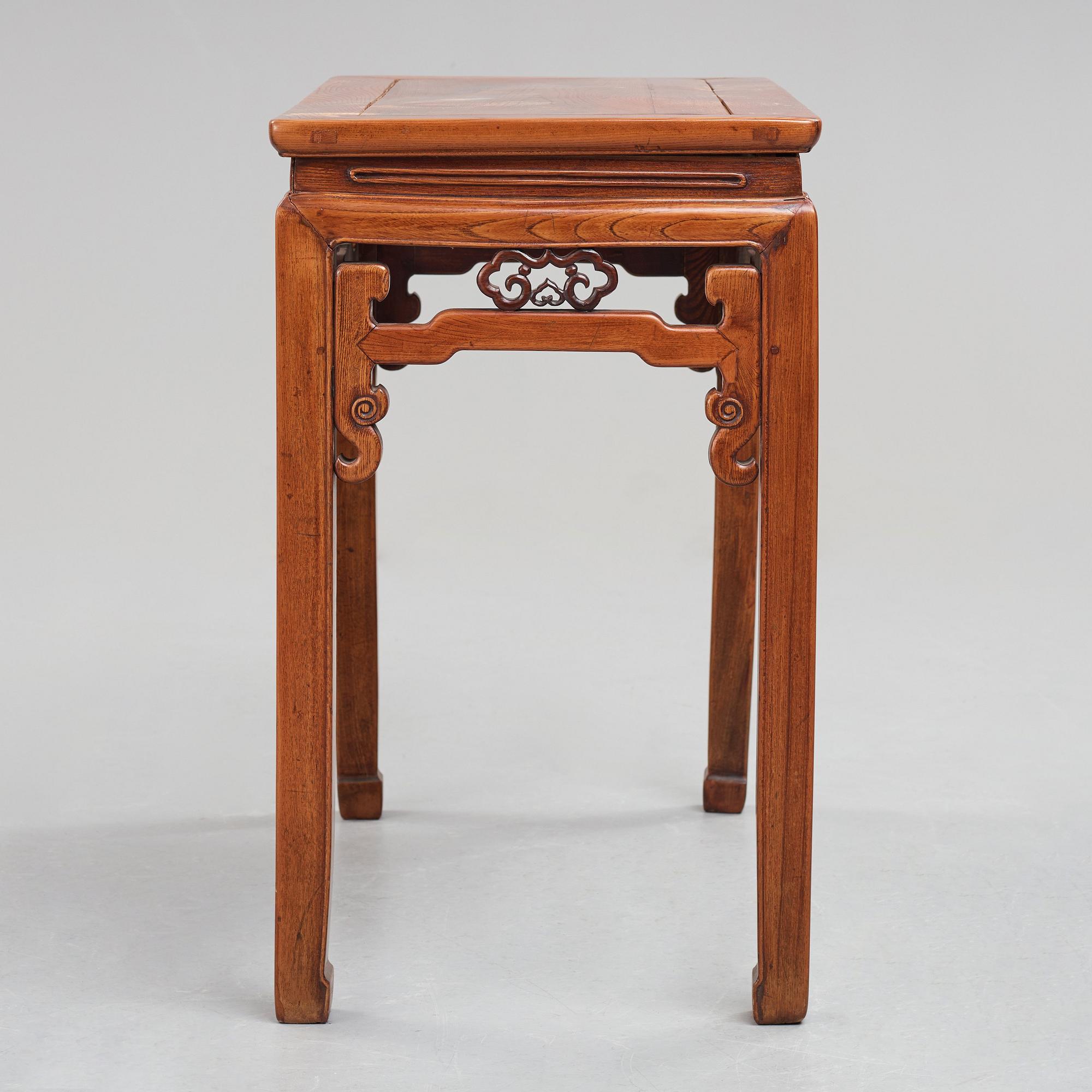 Altarbord, hardwood. Qingdynastin (1664-1912).