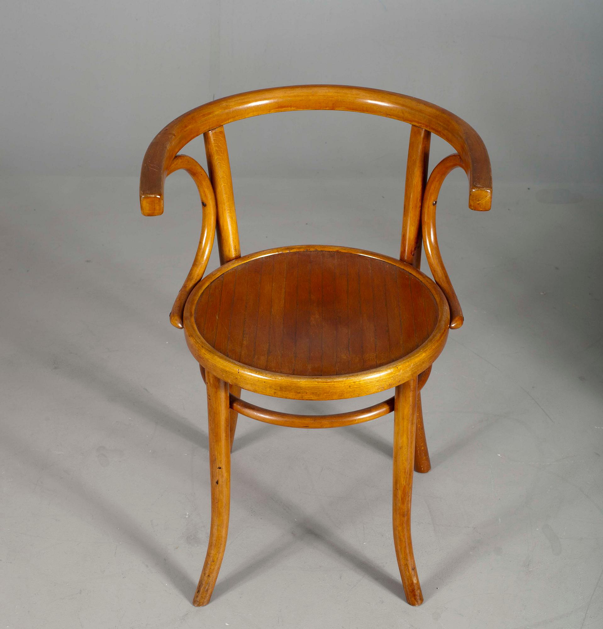 KAFÉSTOLAR, 2 st, snarlika, bok, Thonet, 1900-talets första hälft.