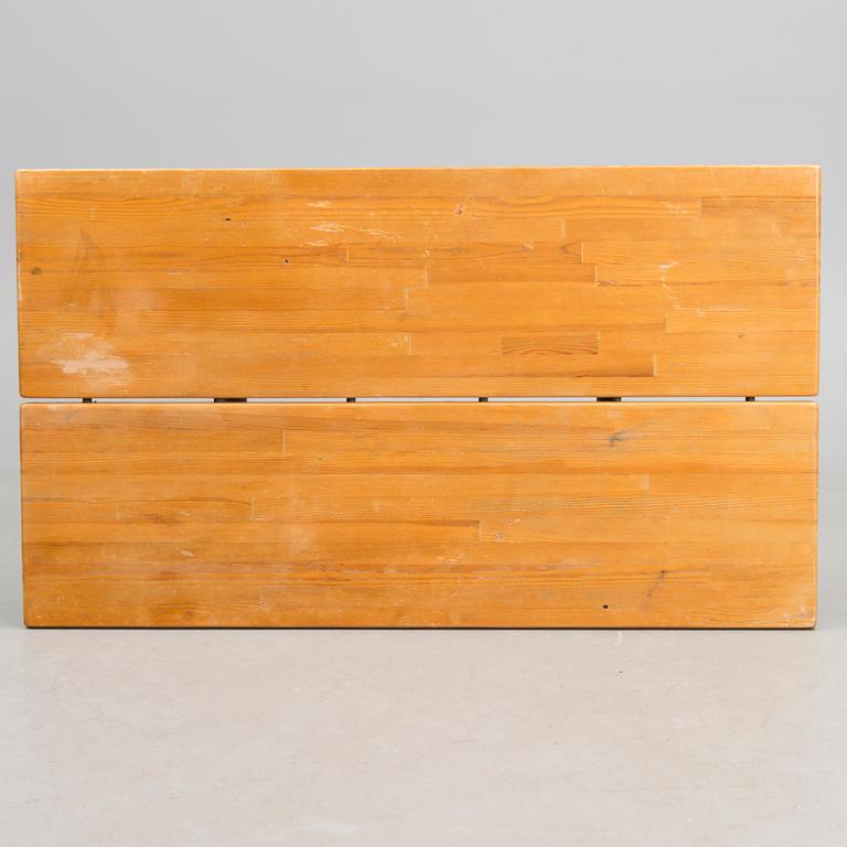 ILMARI TAPIOVAARA, bord, "Pirkka", Laukaan Puu 1960-tal.