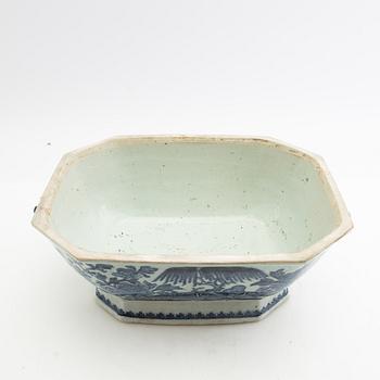 Terrin med lock Kina Qianlong (1736-95) porslin.