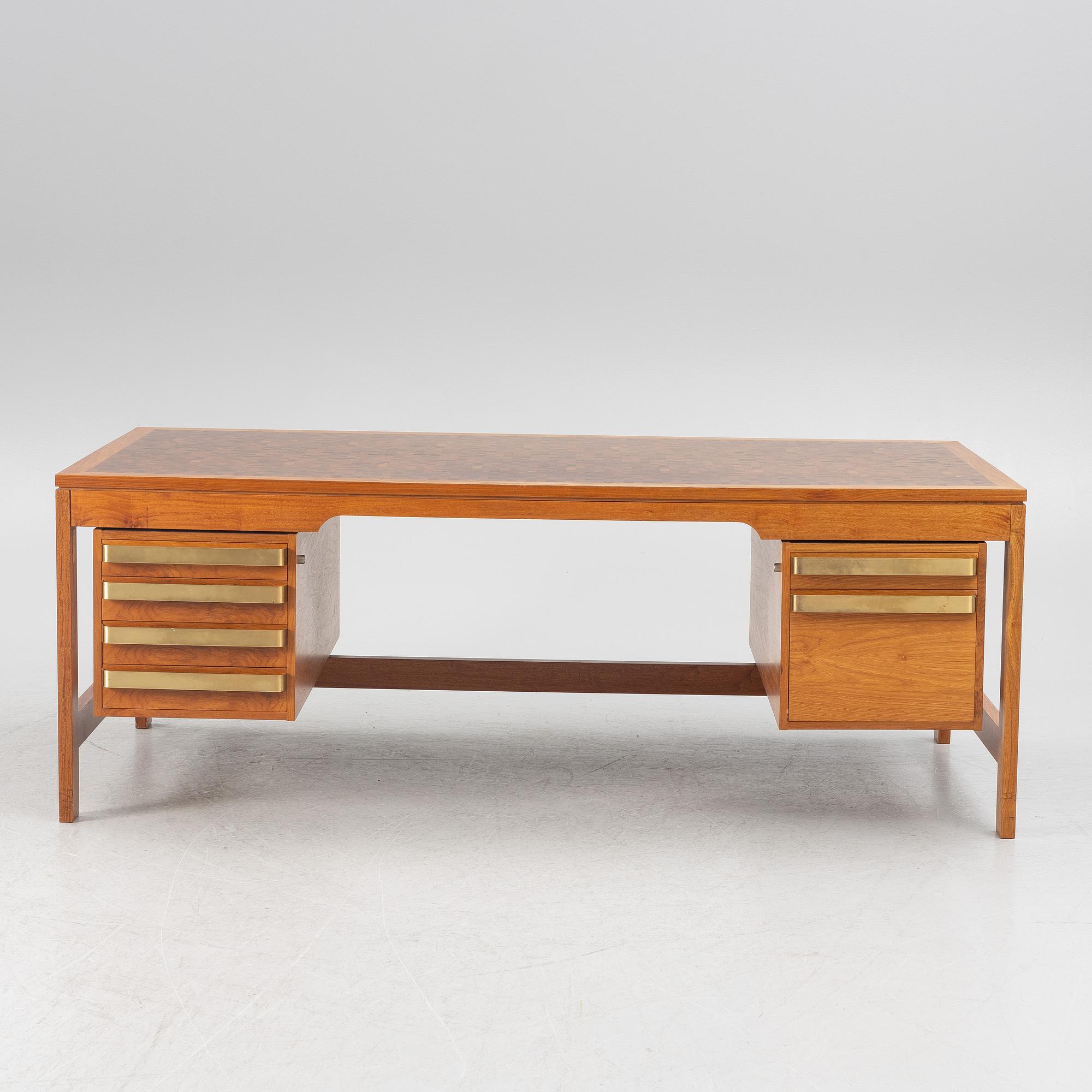 Gorm Christensen & Rolf Middelboe, skrivbord med sideboard, Tranekaer, Danmark, 1960-tal.