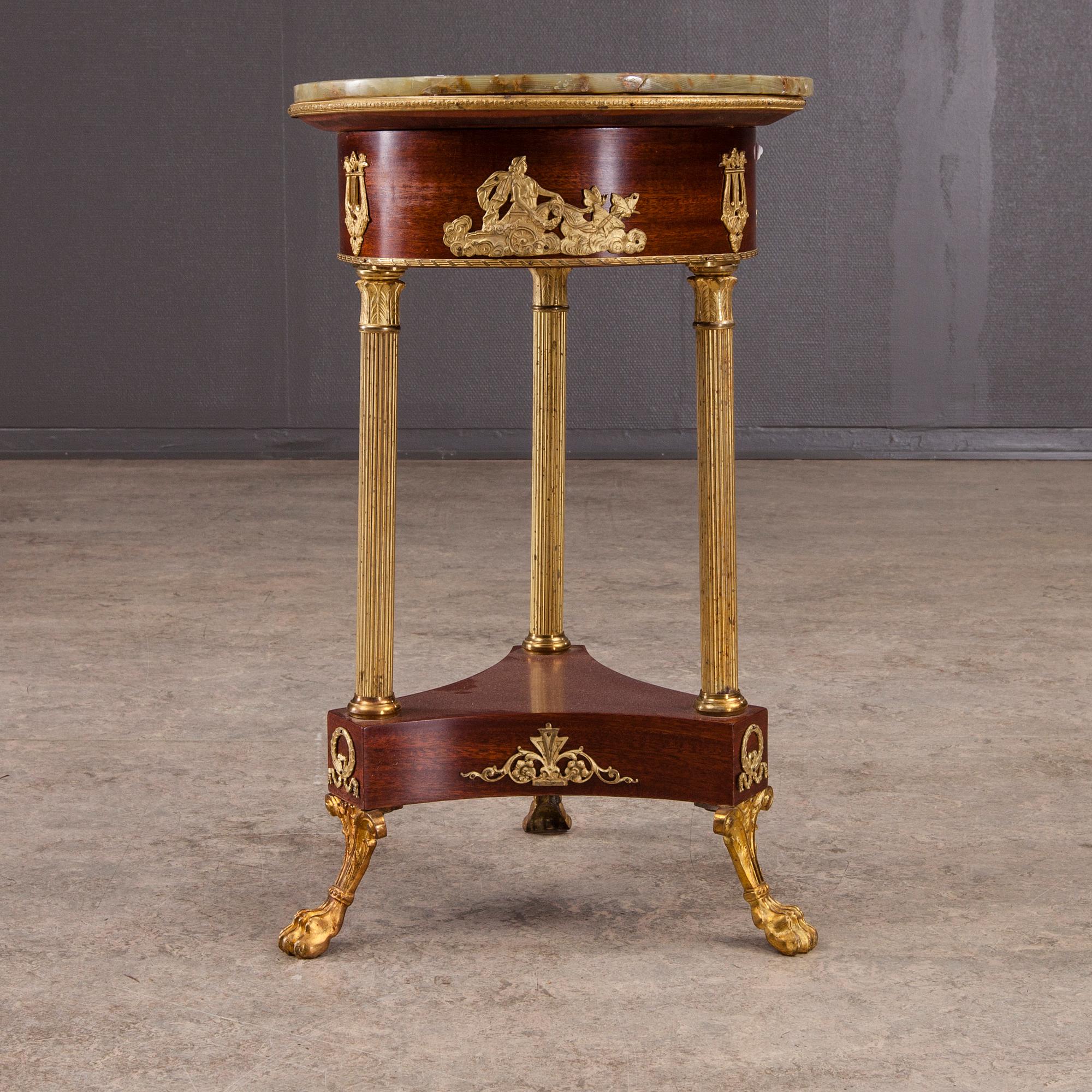BORD, empirestil, 1900-talets första hälft.