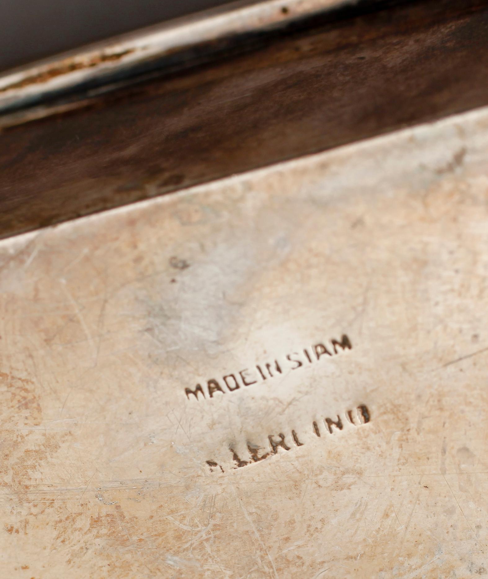 CIGARRLÅDA,  sterlingsilver, Siam, 1900-talets första hälft. Vikt med inredning ca 282 g.