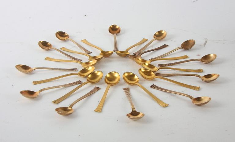 MOCCASKEDAR, 12 st, förgyllt silver, C.G Hallberg,
12 nysliver tillkommer.