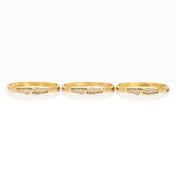 ARMRINGAR, 3 st, 18K guld med små vita stenar, sannolikt Frankrike. Total vikt ca 32 g.