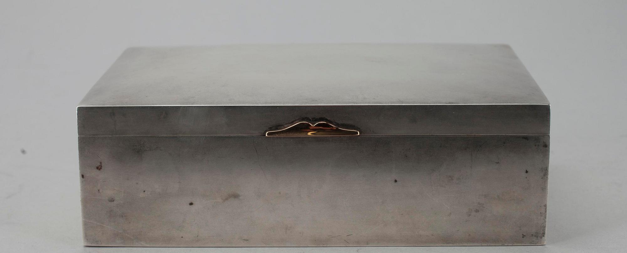 CIGARRETUI, silver samt trä, Finska Guldsmeds Ab, Åbo 1925.