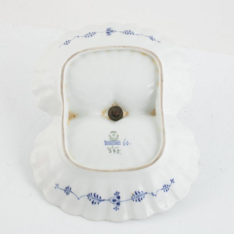 Cake stand, porcelain, "Musselmalet", Royal Copenhagen, Denmark.