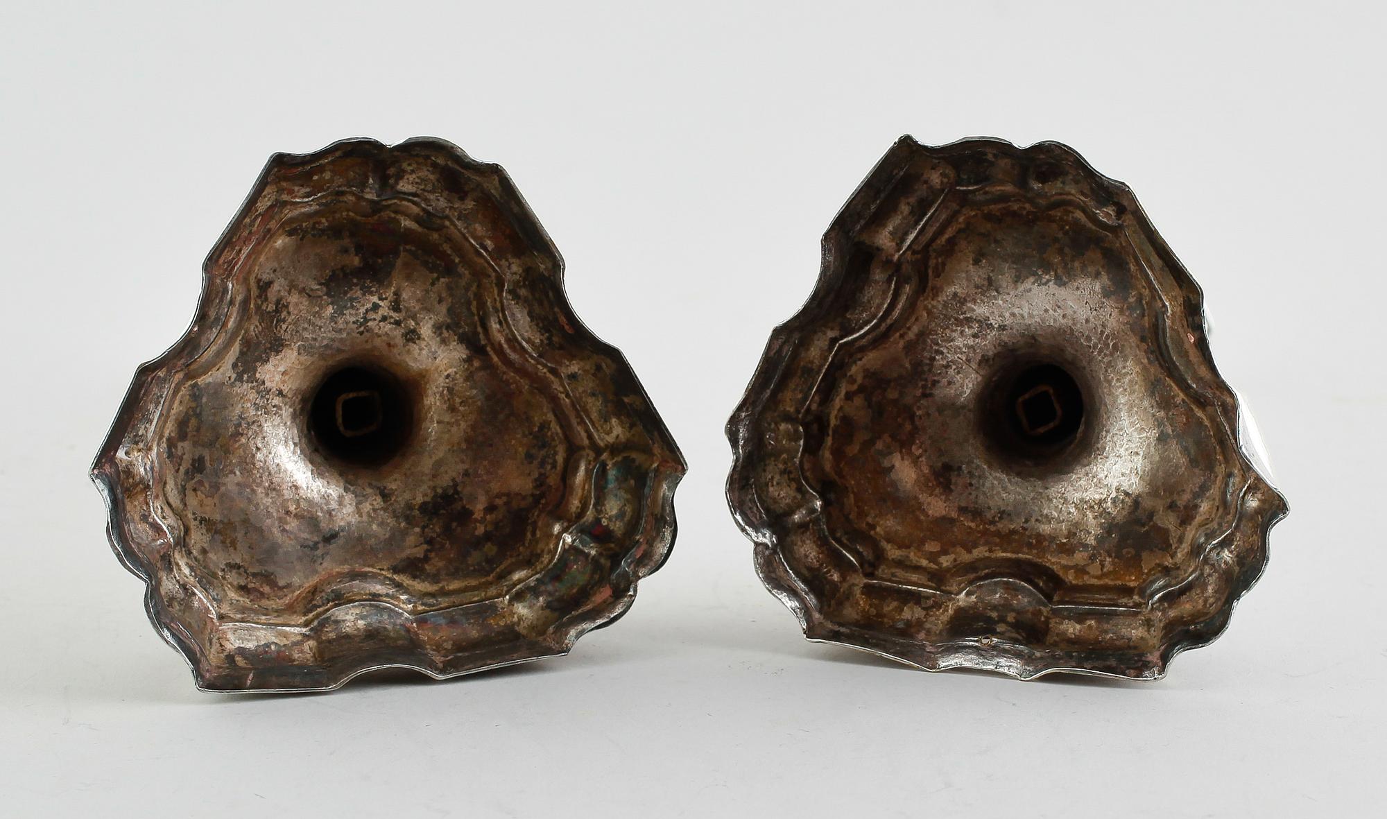 LJUSSTAKAR, 1 par, argent haché, barock, 1700-tal.