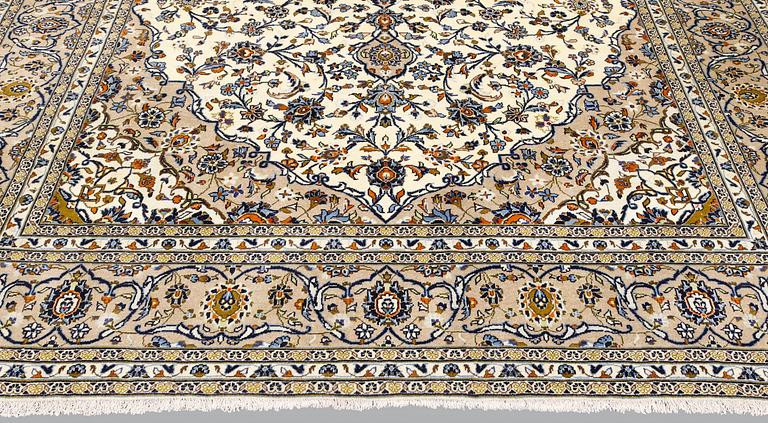 Matta, Keshan, ca 390 x 295 cm.