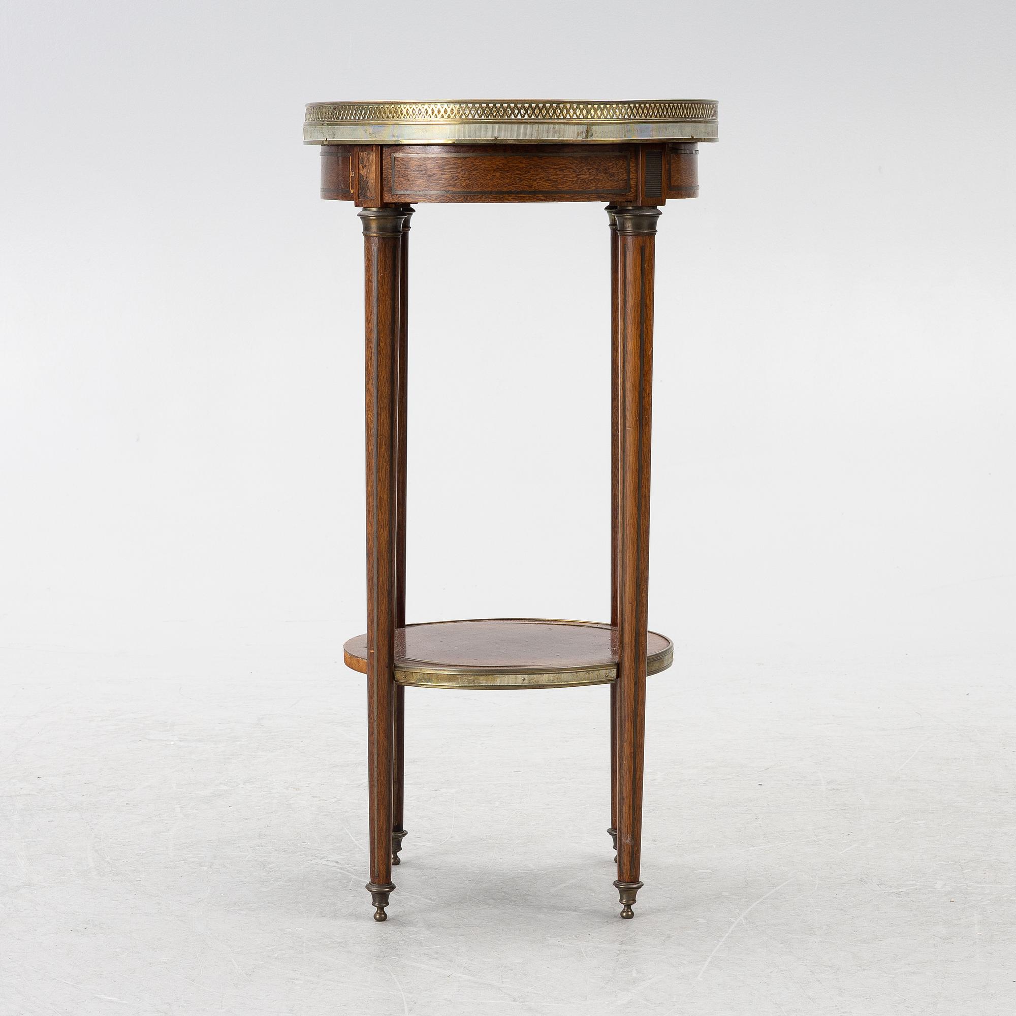 Sidobord,  Louis XVI-stil, omkring år 1900.