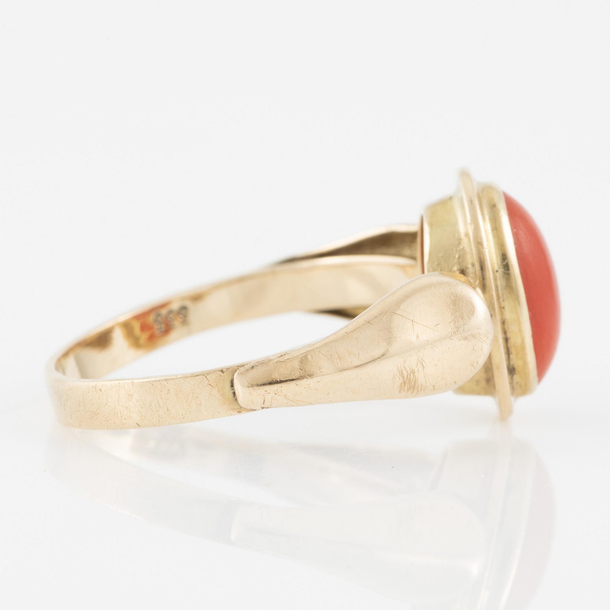 Ring of low carat gold with coral.