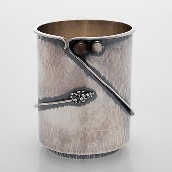 Maljakko, hopeaa ja pyöröhiottuja kvartseja, Pirkan-Kulta Tampere 1961.