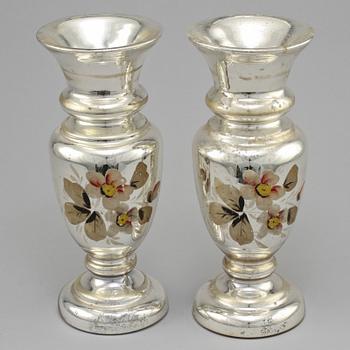 VASER, ett par, kvicksilverfolierat glas, omkring 1900.