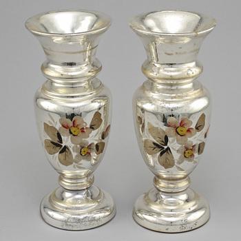 VASER, ett par, kvicksilverfolierat glas, omkring 1900.