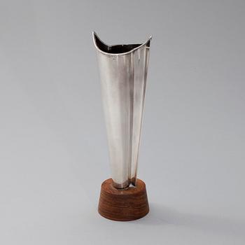 VAS, silver och teak, Tapio Wirkkala, Hopeakeskus, Tavastehus 1964.