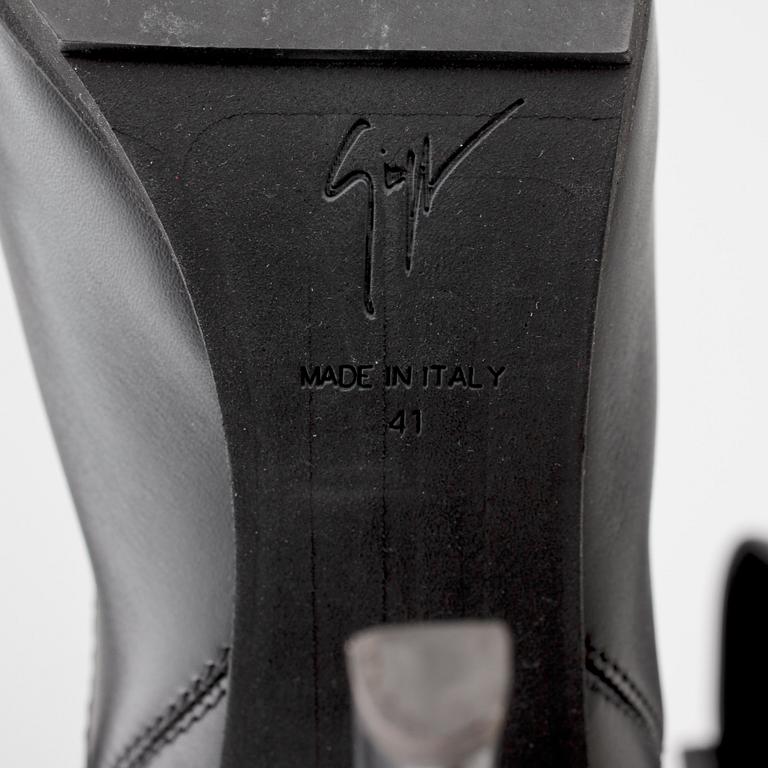 GIUSEPPE ZANOTTI, ett par stövlar. Storlek 41.