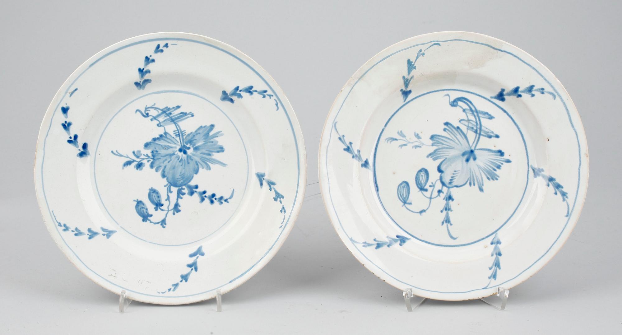 TALLRIKAR, ett par, fajans, Rörstrand, Omkring 1760-tal.