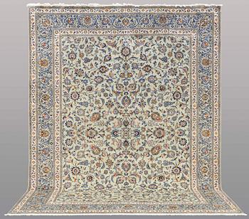 A carpet, Kashan, ca 414 x 310 cm.