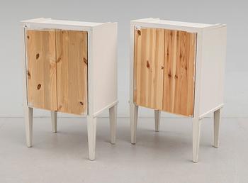 SÄNGBORD, 1 par, gustaviansk stil, 1900-talets andra hälft.