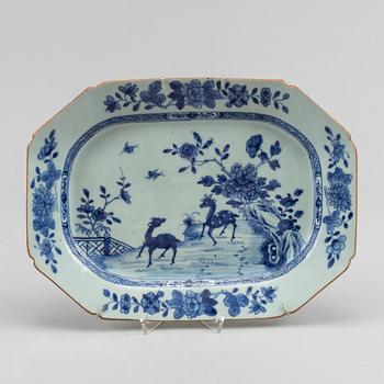 A blue and white tureenstand and a soup dish, Qing dynasty, Qianlong (1736-95).