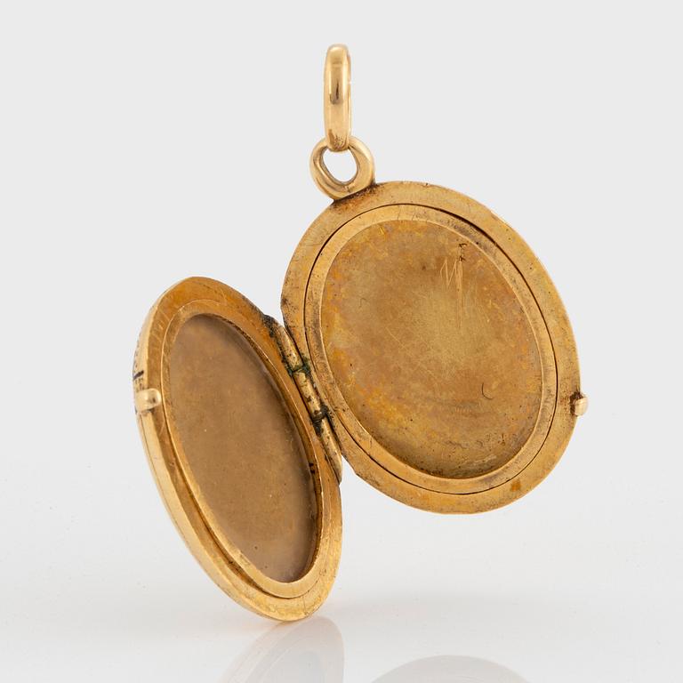 An 18K gold Möllenborg locket with black enamel decoration.