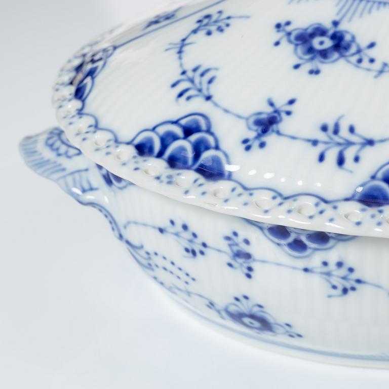 Royal Copenhagen, terriner med lock, ett par, "Musselmalet Helblonde", Danmark, 1979-83.