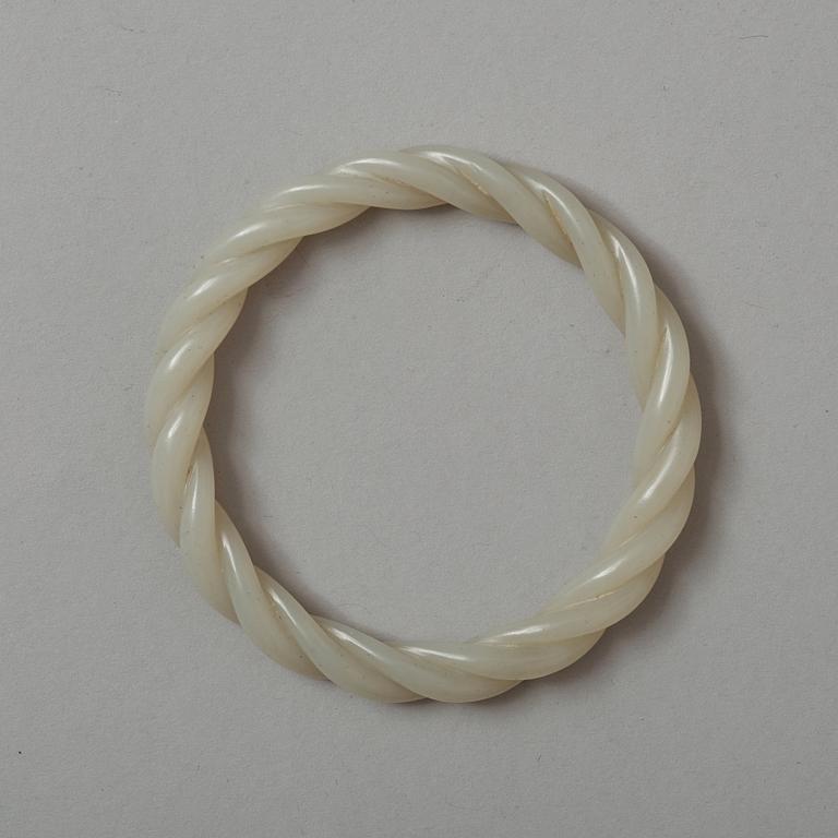 ARMRING, nefrit. Qingdynastin (1644-1912).
