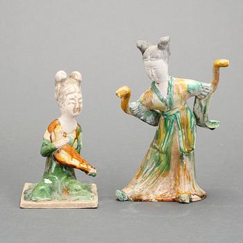 FIGURINER, 2 st, lergods, Kina, 1900-tal.