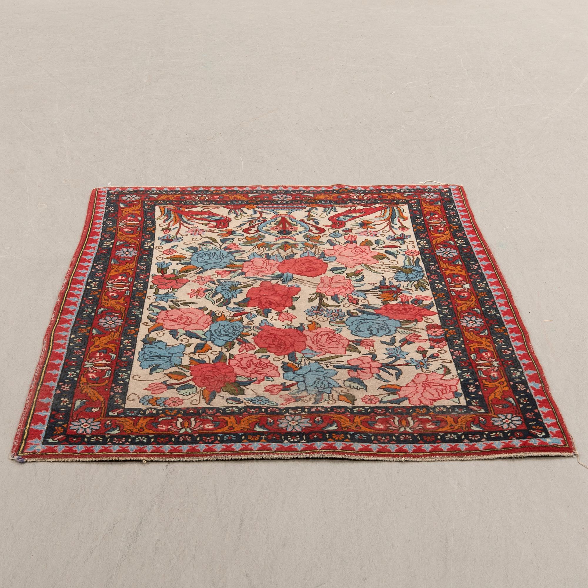 Rug, Bakhtiari semi-antique approximately 150x112 cm.
