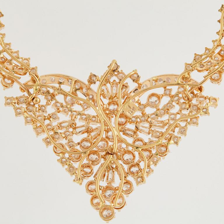 18K gold necklace with brilliant-cut diamonds and trapets-cut diamonds.