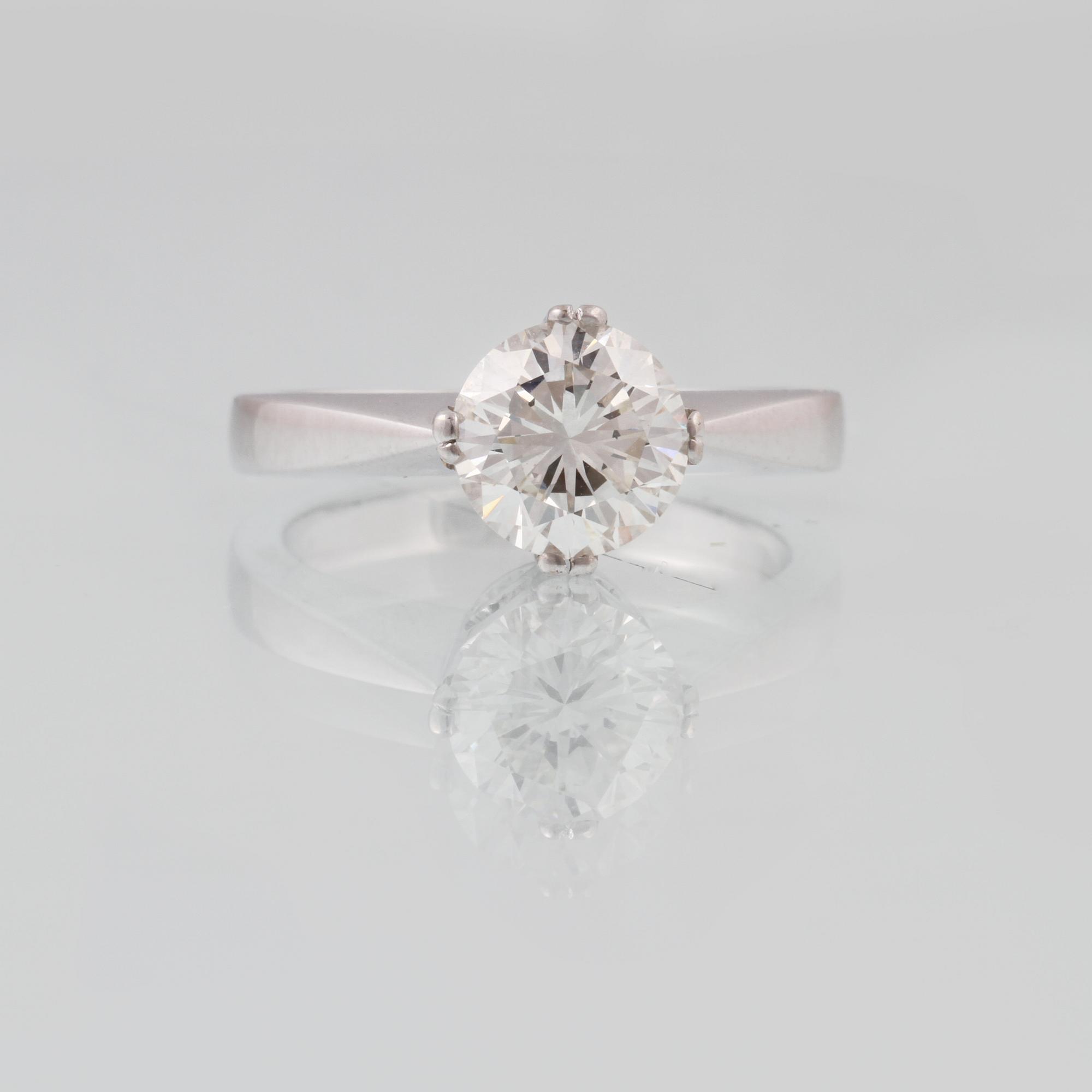 RING, 18K vitguld med briljantslipad diamant 1.52 ct. Vikt 5,9 gram.