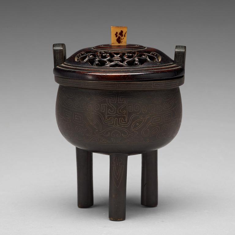 RÖKELSEKAR, brons. Qingdynastin, 1800-tal.