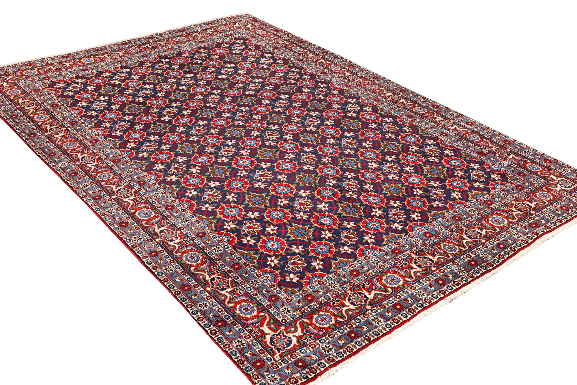 A semi-antique Varamin carpet, a. 339 x 233 cm.