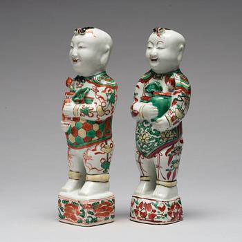 Two famille verte figurines, Qing dynastin, Kangxi (1662-1722).