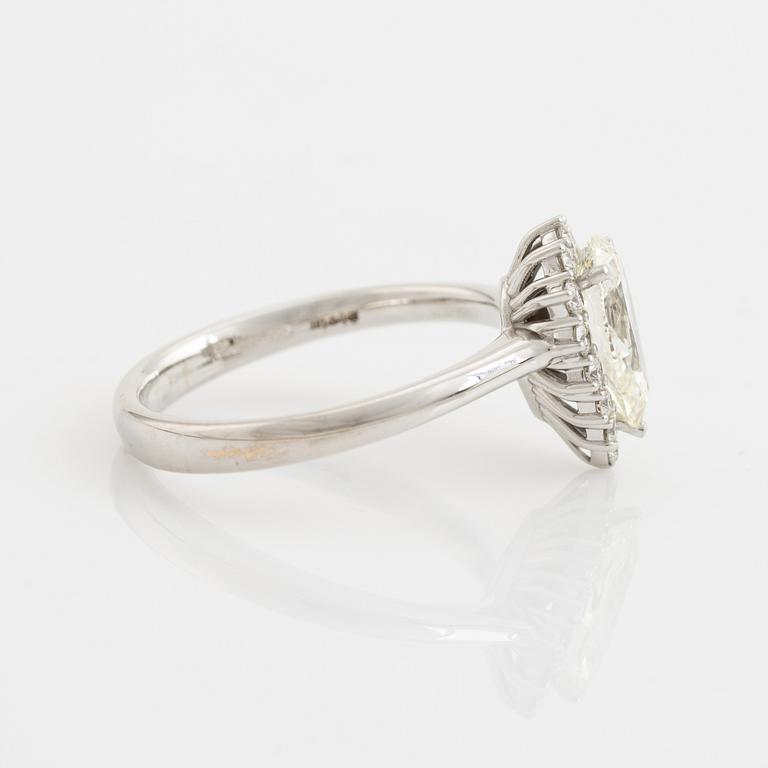 Ring med droppformad diamant 1,20 ct, med GIA report.