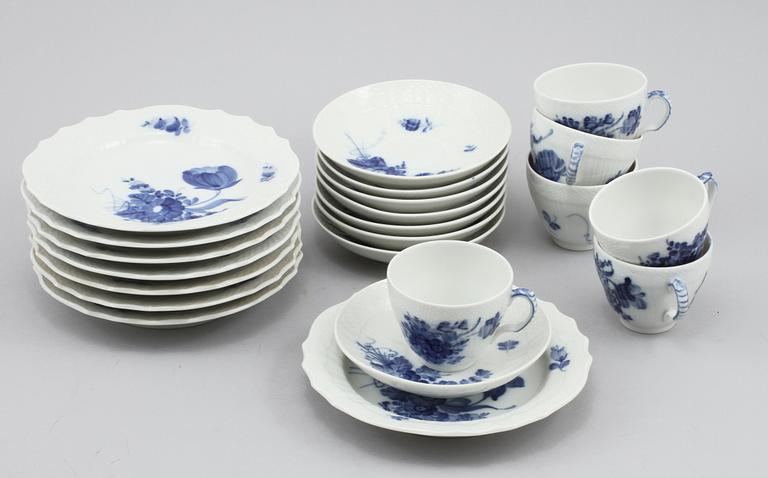 SERVISDELAR, 14 st, porslin, "Blå blomst", Royal Copenhagen, 1900-talets andra hälft.