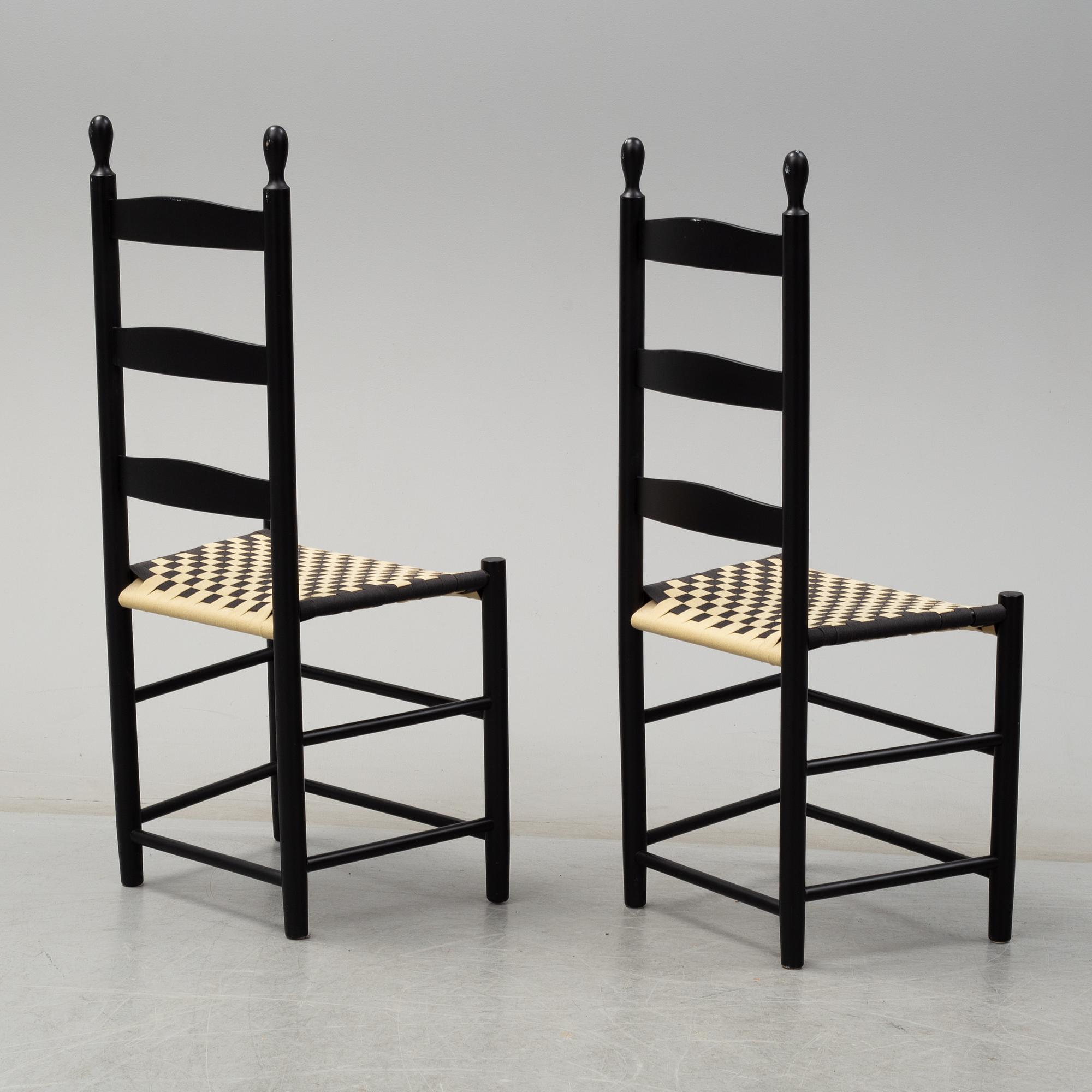 A Shaker style sofa and a pair of chairs, later part of the 20th century.