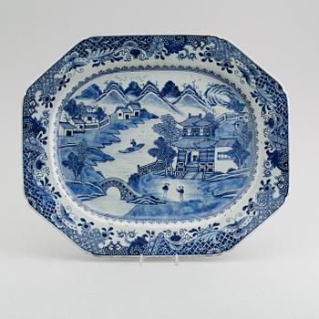 STEKFAT, porslin, Kina, Qianlong 1736-1795.